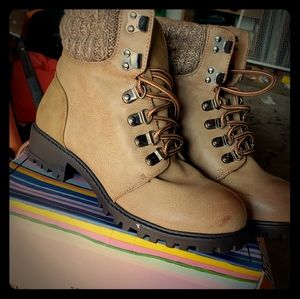 NIB MIA boots sz 5